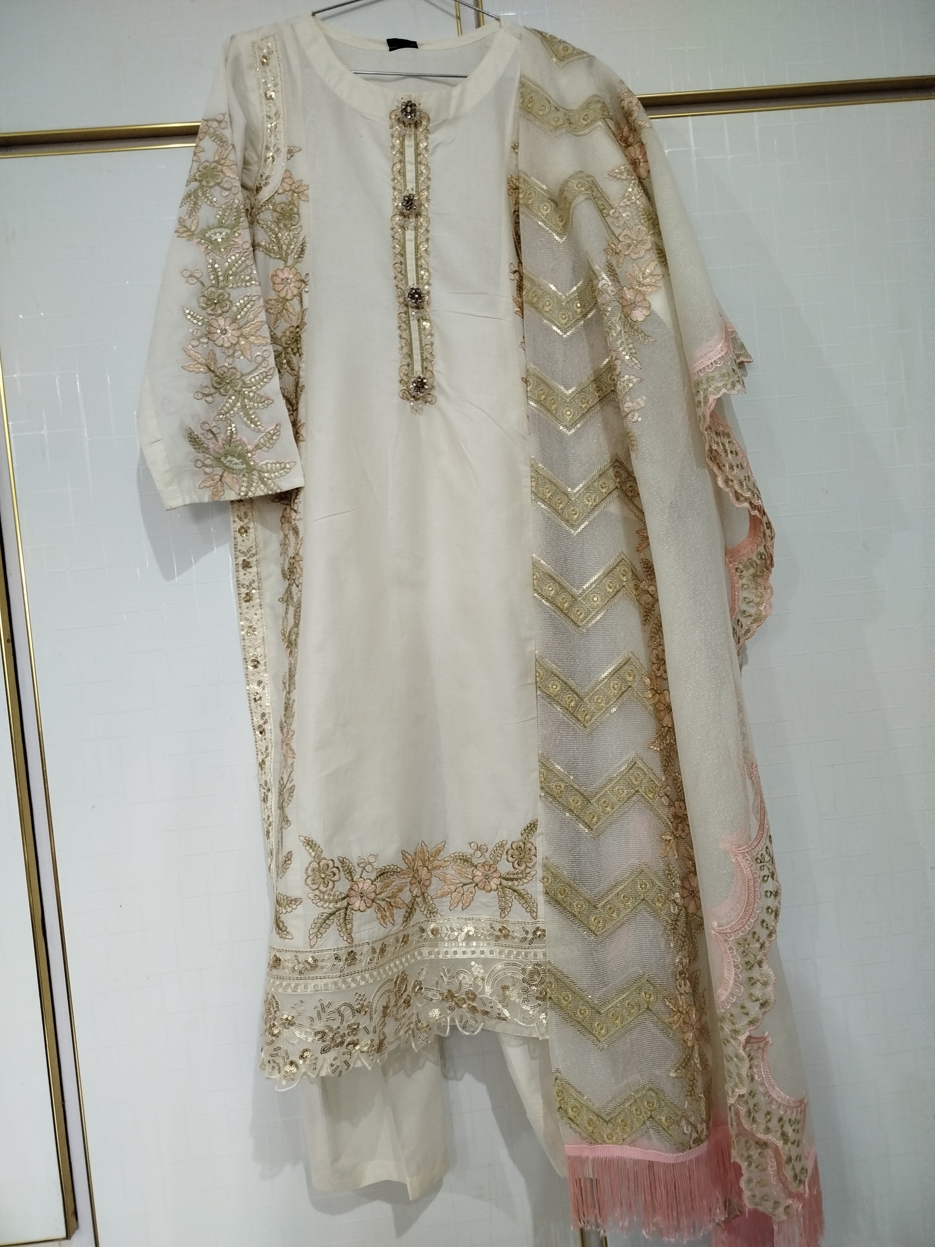 Luxury Embroidered Offwhite Lawn Suit